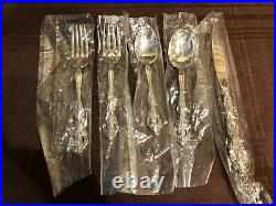 Oneida Michelangelo Stainless Flatware 76 pieces Service for 12 + Serving Pieces