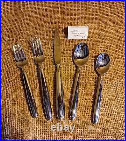 Oneida OBELUS complete stainless flatware set 5-pcs brand new