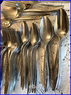 Oneida Oneidacraft Deluxe Lasting Rose Stainless Flatware Set 88 Pieces