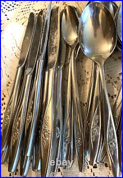 Oneida Oneidacraft Deluxe Lasting Rose Stainless Flatware Set 88 Pieces