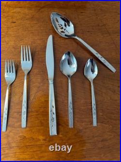 Oneida Oneidacraft LASTING ROSE Stainless Flatware Set 109pc Vintage set Oneida Oneidacraft LASTING ROSE Stainless Flatware Set 109pc Vintage set
