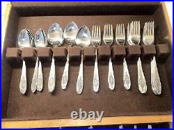 Oneida Polonaise Deluxe Stainless 67 pc Flatware. 12 Settings, In SolidWood Case