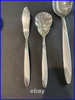 Oneida Risotto 18/10 Stainless Flatware 35 Piece Includes Serving Pieces