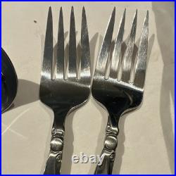 Oneida Silversmiths 108 piece Stainless Flatware Set for 16 + 12 Serving PCs Oneida Silversmiths 108 piece Stainless Flatware Set for 16 + 12 Serving PCs