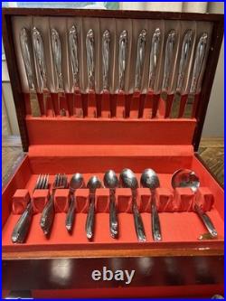 Oneida Simeon L & George H Rogers PARAMOUNT Stainless 88 Pieces Plus Wooden Box