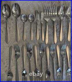 Oneida Stainless Flatware 18/0 Set Of 87 Utensils (Forks, Spoons, Knives)