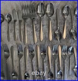Oneida Stainless Flatware 18/0 Set Of 87 Utensils (Forks, Spoons, Knives)