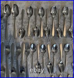Oneida Stainless Flatware 18/0 Set Of 87 Utensils (Forks, Spoons, Knives)