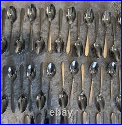 Oneida Stainless Flatware 18/0 Set Of 87 Utensils (Forks, Spoons, Knives)