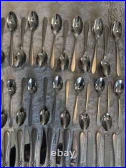 Oneida Stainless Flatware 18/0 Set Of 87 Utensils (Forks, Spoons, Knives)