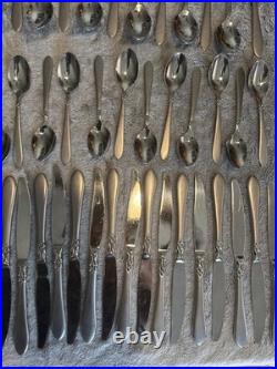 Oneida Stainless Flatware 18/0 Set Of 87 Utensils (Forks, Spoons, Knives)