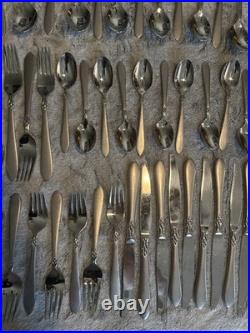 Oneida Stainless Flatware 18/0 Set Of 87 Utensils (Forks, Spoons, Knives)
