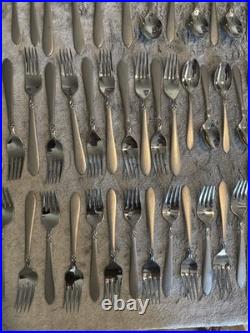 Oneida Stainless Flatware 18/0 Set Of 87 Utensils (Forks, Spoons, Knives)