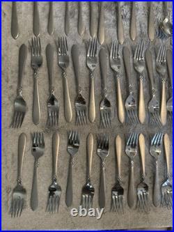 Oneida Stainless Flatware 18/0 Set Of 87 Utensils (Forks, Spoons, Knives)