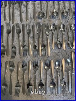 Oneida Stainless Flatware 18/0 Set Of 87 Utensils (Forks, Spoons, Knives)