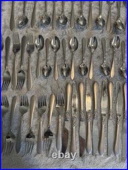 Oneida Stainless Flatware 18/0 Set Of 87 Utensils (Forks, Spoons, Knives)