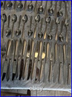 Oneida Stainless Flatware 18/0 Set Of 87 Utensils (Forks, Spoons, Knives)
