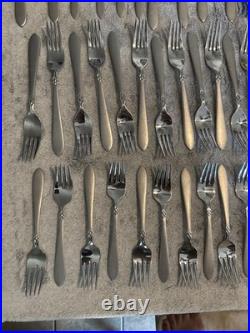 Oneida Stainless Flatware 18/0 Set Of 87 Utensils (Forks, Spoons, Knives)
