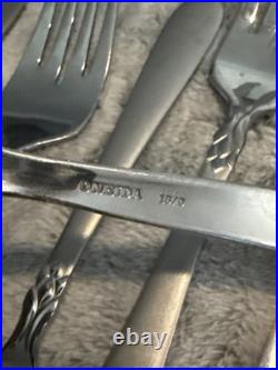 Oneida Stainless Flatware 18/0 Set Of 87 Utensils (Forks, Spoons, Knives)