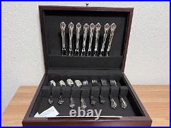 Oneida Stainless Flatware With Box Beautiful Set for 8, 45 Total Pcs