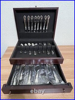 Oneida Stainless Flatware With Box Beautiful Set for 8, 45 Total Pcs