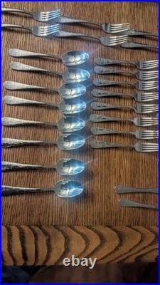 Oneida Stainless Steel 43 Pc Flatware Set Service for Eight Stunning! Crocodial