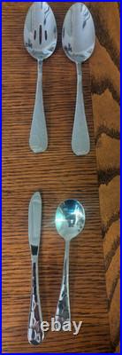 Oneida Stainless Steel 43 Pc Flatware Set Service for Eight Stunning! Crocodial