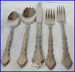 Oneida Stainless Steel Flatware Satinique Service for 11, 71 total Pieces WithBox