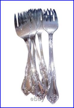 Oneida Stainless Steel Flatware Set Serving Lot of Forks Spoons Knife Dinnerware