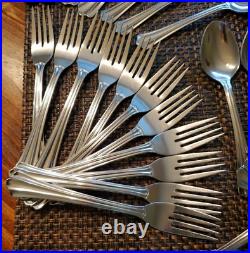 Oneida Stainless USA Kimbra set of 69 stainless silverware light weight