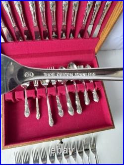 Oneida Thor Custom 105pc Floral Stainless Steel Flatware Set with Wood Case