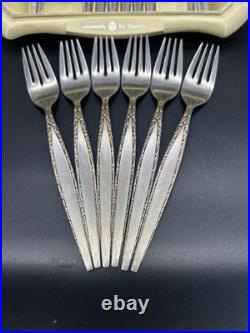 Oneida Venetia Community Stainless Flatware Set 30 piece withtray SEE DETAILS Oneida Venetia Community Stainless Flatware Set 30 piece withtray SEE DETAILS