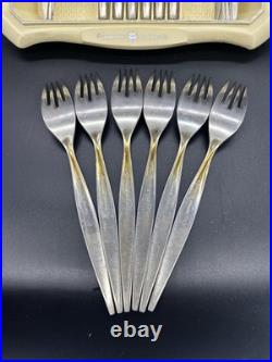 Oneida Venetia Community Stainless Flatware Set 30 piece withtray SEE DETAILS Oneida Venetia Community Stainless Flatware Set 30 piece withtray SEE DETAILS