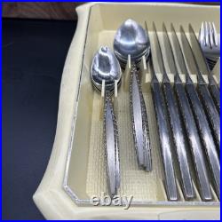 Oneida Venetia Community Stainless Flatware Set 30 piece withtray SEE DETAILS Oneida Venetia Community Stainless Flatware Set 30 piece withtray SEE DETAILS
