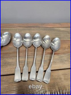 Oneida stainless Steel Heirloom American Colonial five place settings 30 Pieces