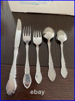 Oneida stainless flatware set for 12 Oneida stainless flatware set for 12