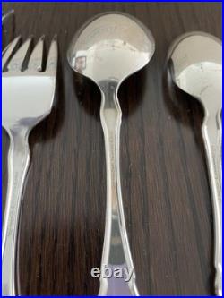 Oneida stainless flatware set for 12 Oneida stainless flatware set for 12
