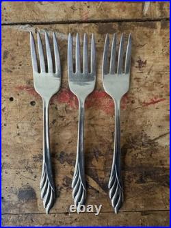 Oneida uSA Liberty's Light Stainless Mixed Set (set Of 24) Oneida uSA Liberty's Light Stainless Mixed Set (set Of 24)