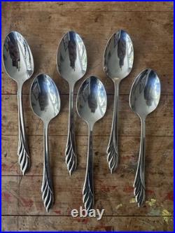 Oneida uSA Liberty's Light Stainless Mixed Set (set Of 24)