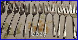 Oneidacraft Deluxe Lady Hamilton Stainless Flatware Silverware 63 Piece W Chest