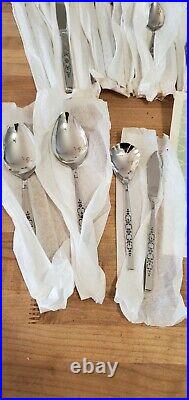 UNUSED IN BOX 44 piece ONEIDA SPANADA Rogers stainless flatware service for 8