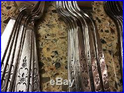 VINTAGE Wm A Rogers Oneida Stainless Flatware Service for 8 Plus Serving Spanada