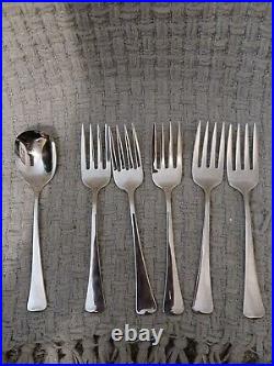 VTG Oneida Stainless Distinction Pattern USA 55 piece lot knives, forks, spoons