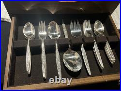 Vintage 1969 Oneida community silverware 68pc Tangier Set with wood case