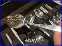 Vintage 1969 Oneida community silverware 68pc Tangier Set with wood case