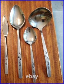 Vintage Oneida Capistrano Oneidacraft Deluxe Stainless Rose Flatware 78 Piece