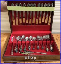 Vintage Wm A Rogers Deluxe Stainless Flatware set 70 pieces Vintage Wm A Rogers Deluxe Stainless Flatware set 70 pieces