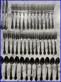 WM A Rogers Deluxe Oneida LtD Stainless Set of (71) Floral Silver Spoon & Knives