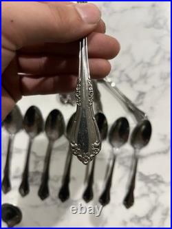 WM A Rogers Deluxe Oneida LtD Stainless Set of (71) Floral Silver Spoon & Knives