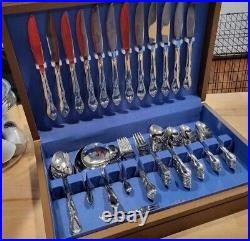 WM ROGERS ONEIDA STAINLESS FLATWARE SET MONTCLAIR FLORAL TIP with chest box set